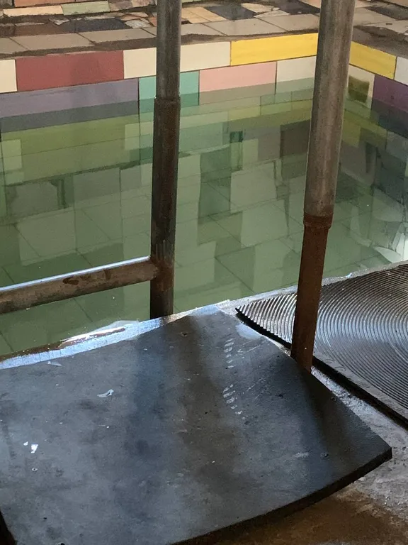 Большой дом с бассейном и диско, в ретро стиле около аэропорта Минск