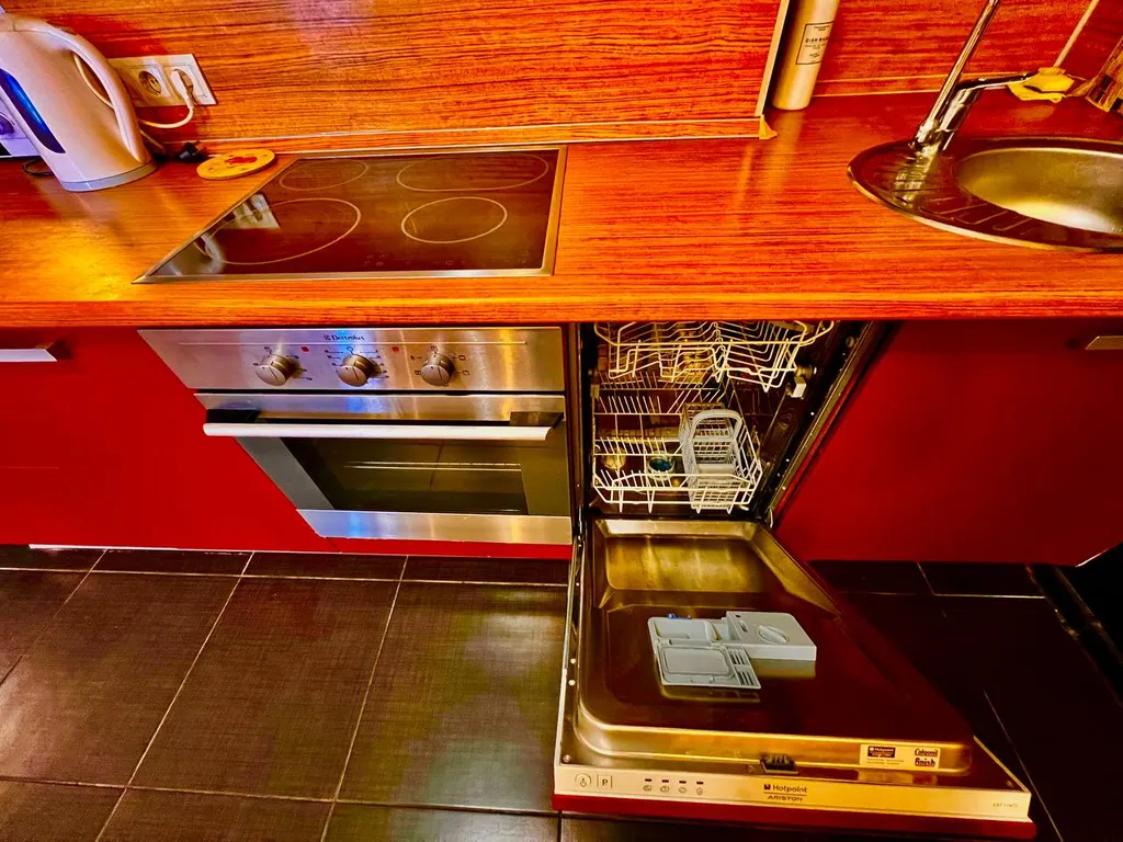 Квартира 1+ евро семейные апартаменты, центр, парковка, кафе, вояж, гудвин, развязка — Тюмень