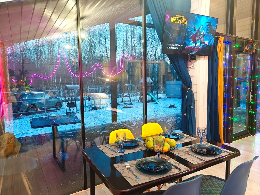 Панорамный коттедж с сауной у леcа