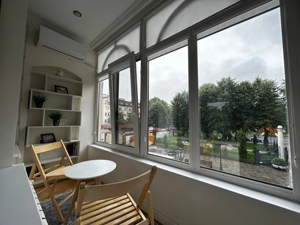 Шикарная квартира в центре с видом на бульвар и прямым выходом в парк