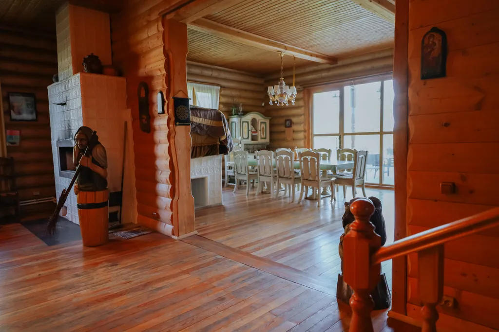 Огромная фамильная усадьба с баней на берегу водохранилища