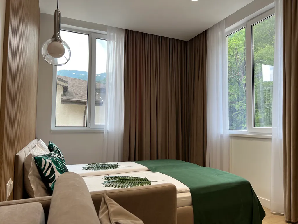 Стильный номер с балконом и кухонной зоной