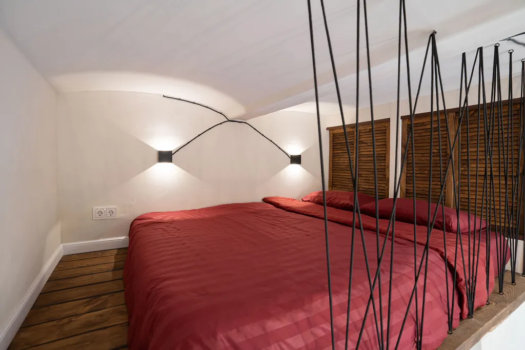 Яркая двухуровневая мини-студия