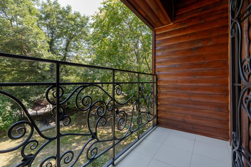 Загородный коттедж с баней и подогреваемым бассейном