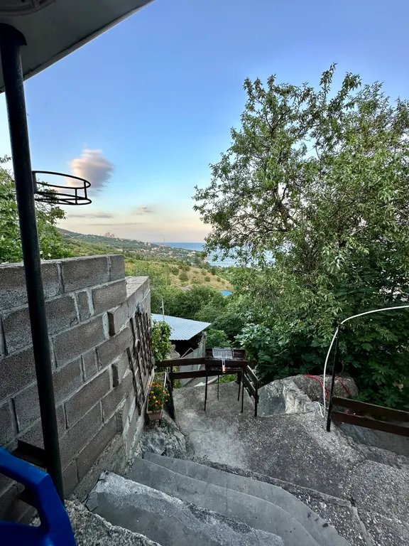 Уютный дом с видом на море и горы