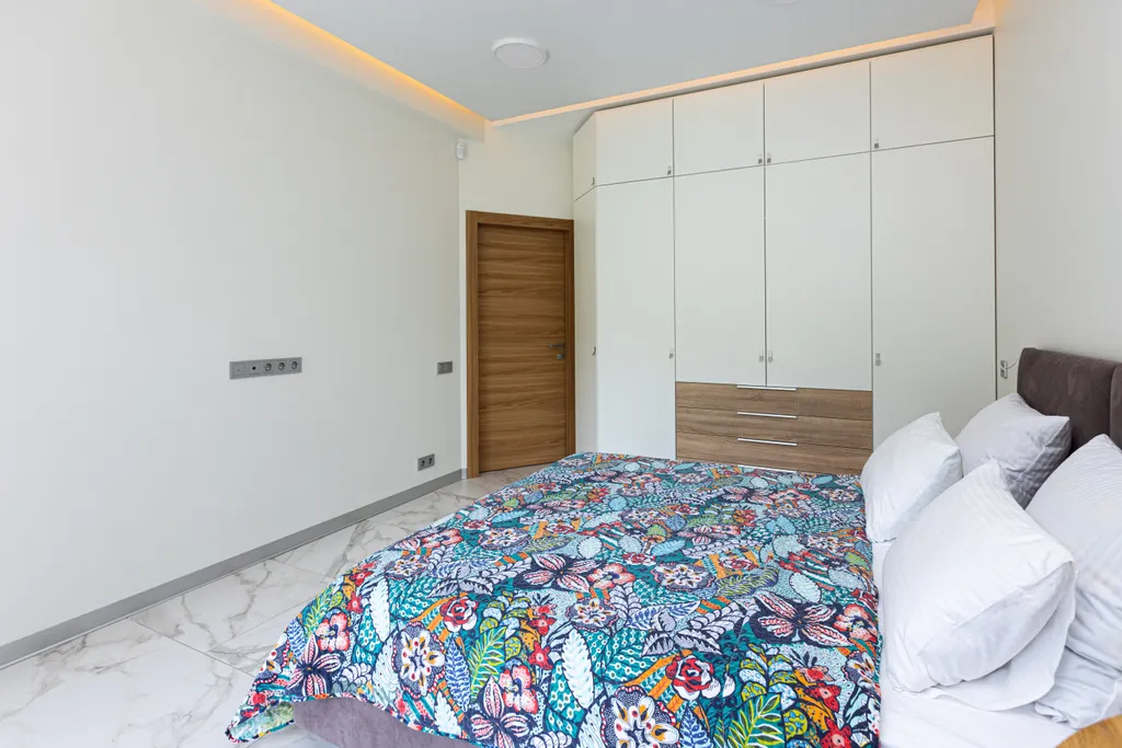 Просторная квартира с живым камином и видом на горы