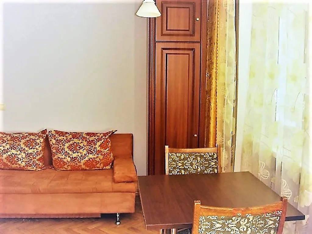 Тихая квартира с балконом в лес