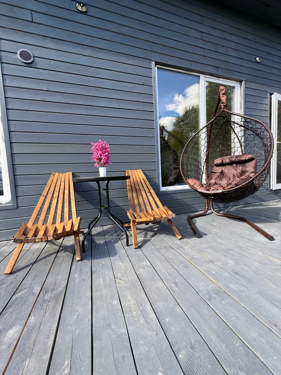 Просторный дом с видом на настоящий лес