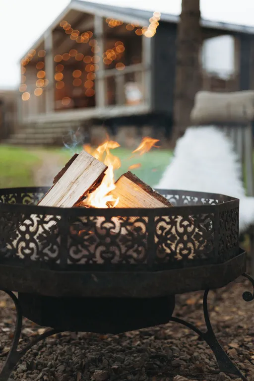 Дом с баней и чаном у воды и леса бохо