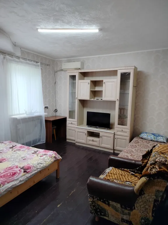 Дом в центре, уютная обстановка, рядом магазины, рестораны, парки