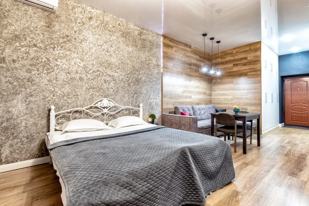 Благоустроенная студия с дизайнерским ремонтом