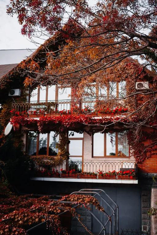 Дом с теплым бассейном у моря в Ялте