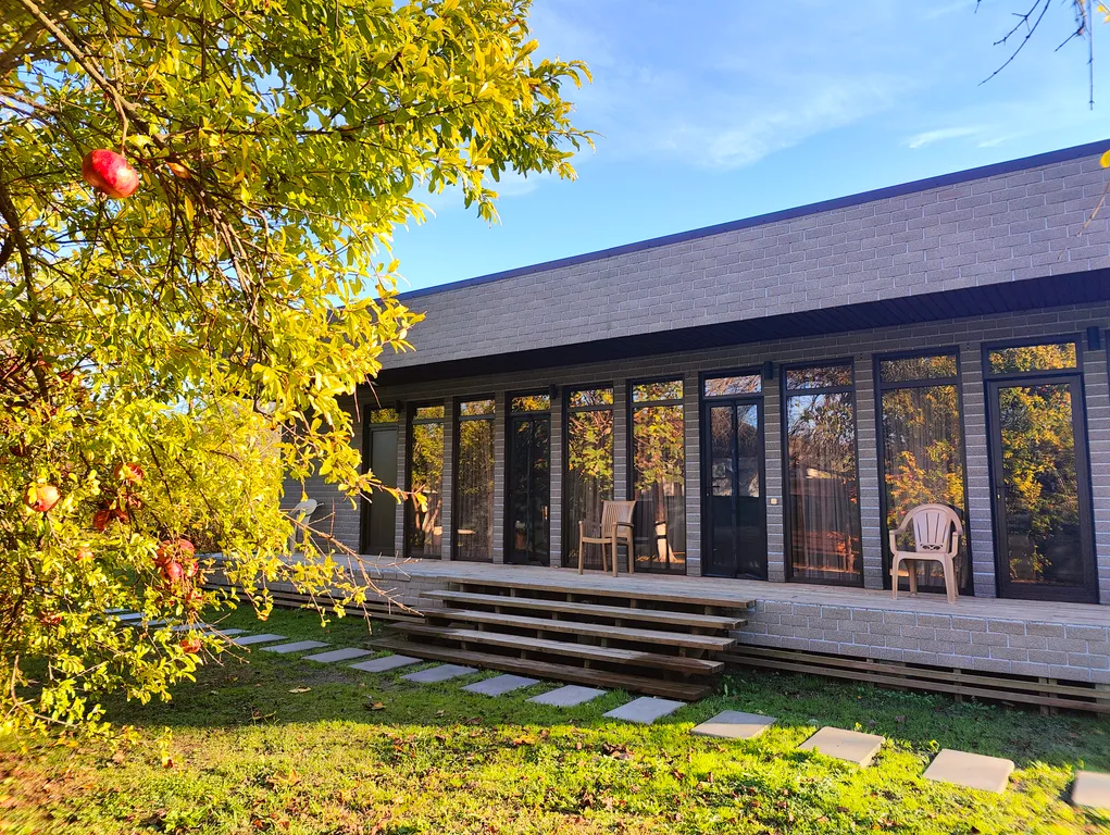 Дом с морем за калиткой