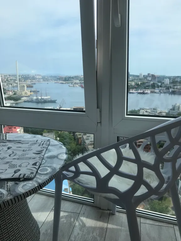 Квартира Стильная квартира с видом на бухту Золотой Рог в центре с парковкой — Владивосток