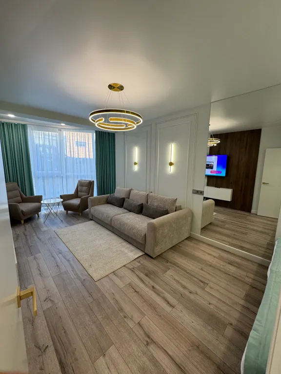 Дизайнерская квартира с бассейном на 13 этаже