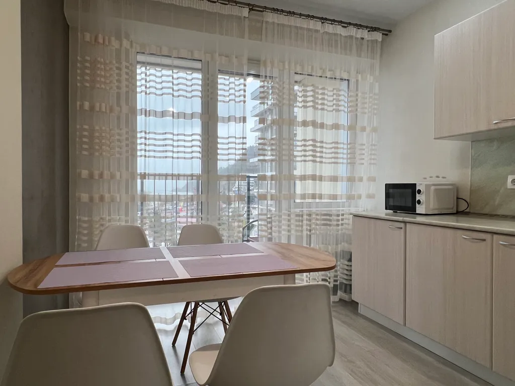 Квартира с двумя открытыми балконами и видом на море