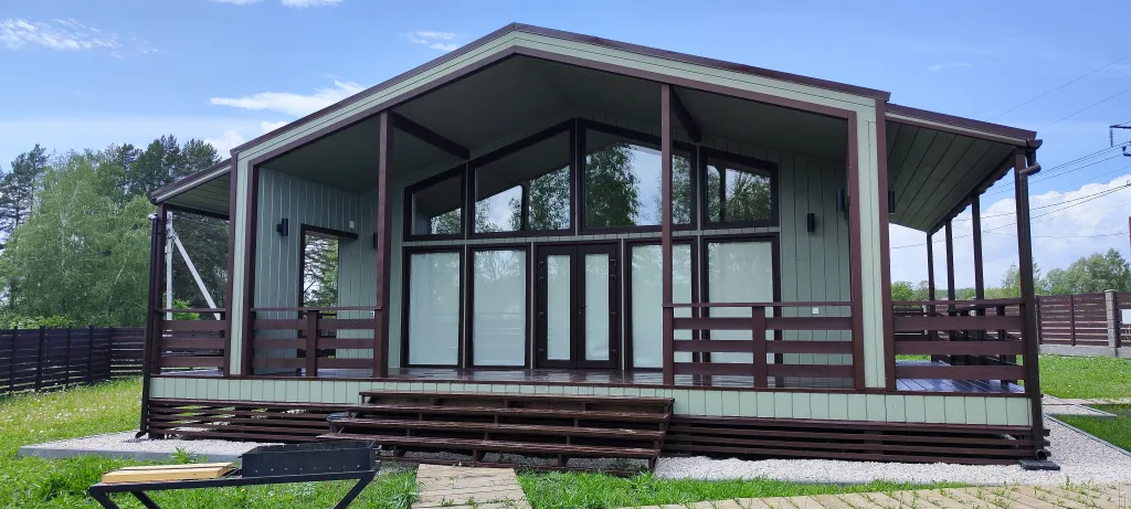 Дом с панорамными окнами в стиле Barn House