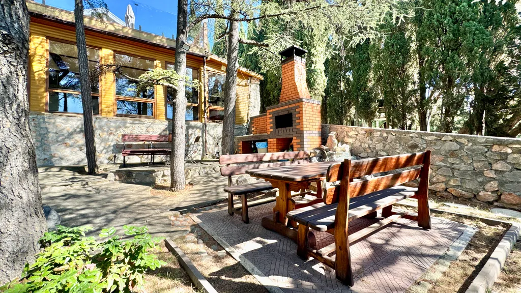 Дом у моря с личным парком, бассейном и сауной