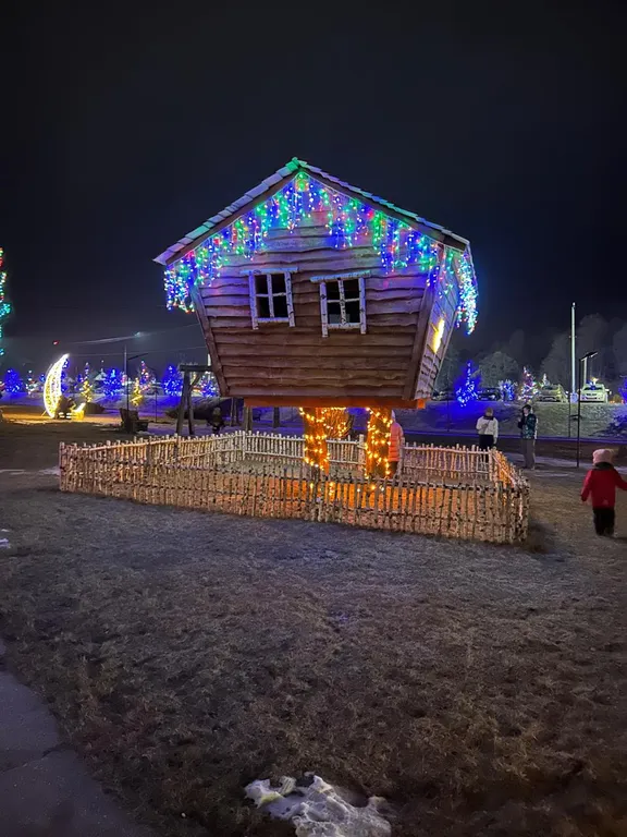 Уютный домик рядом с речкой