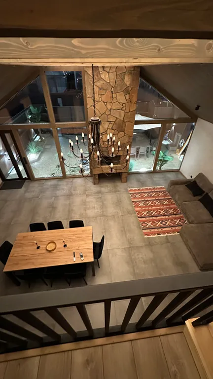 Дом с камином на берегу моря