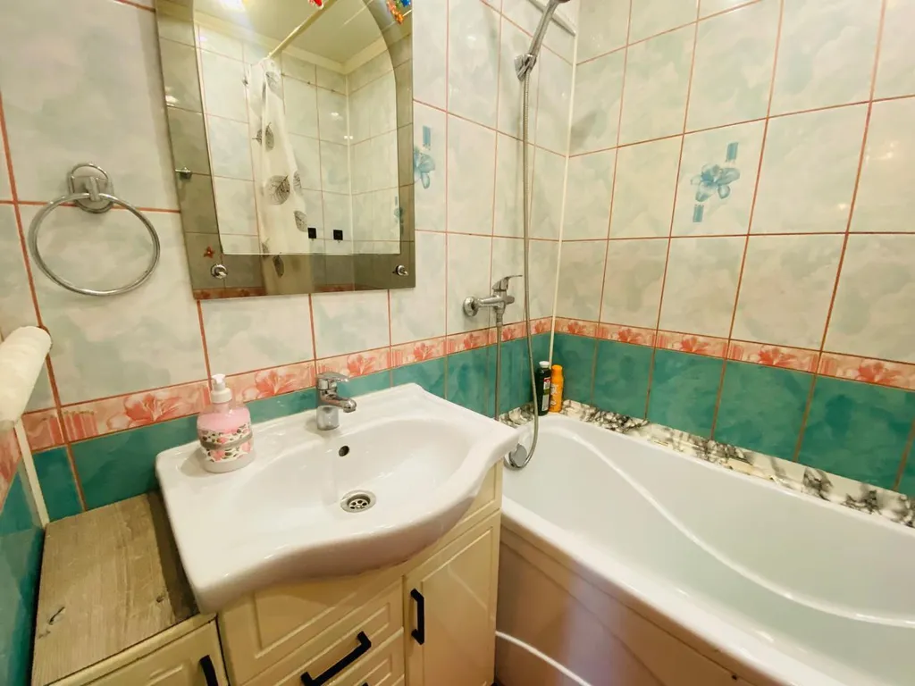 2-х комнатная квартира в Октябрьском районе, с балконом