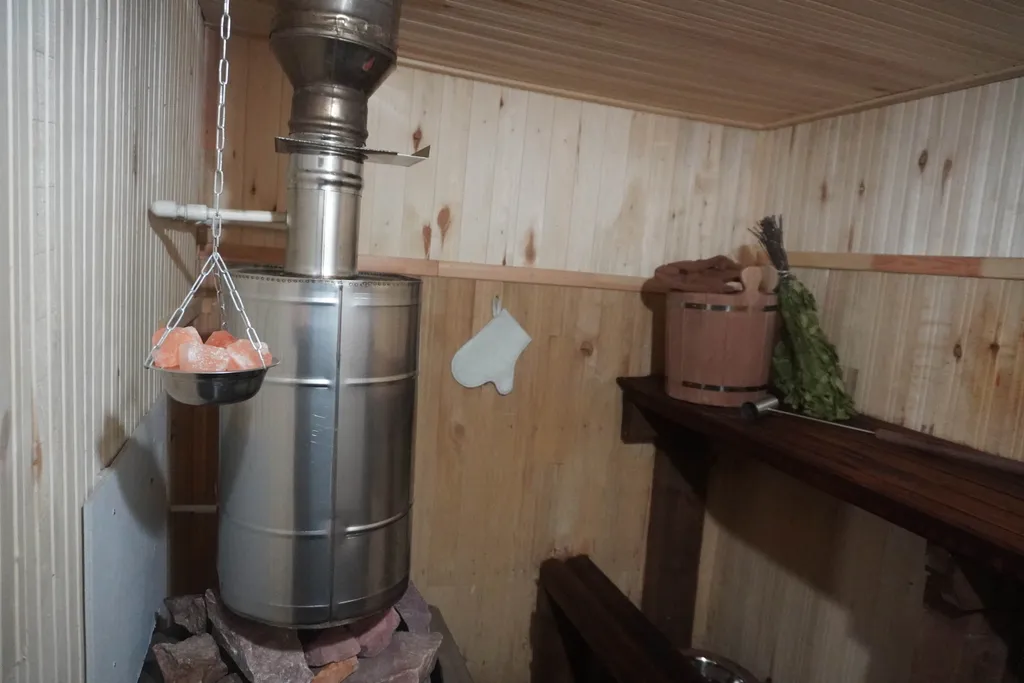 Домик на горке с баней