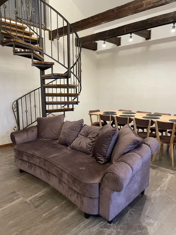 Коттедж для отдыха вблизи леса, с отдельной территорией и баней