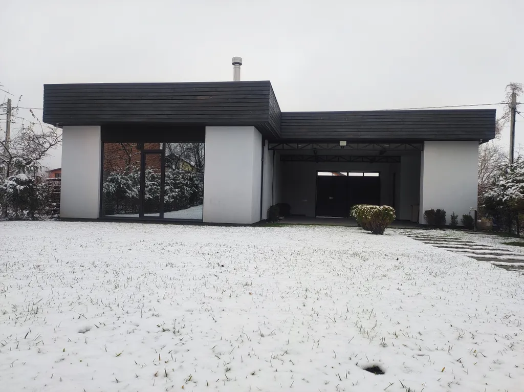 Дом в зелёной части города