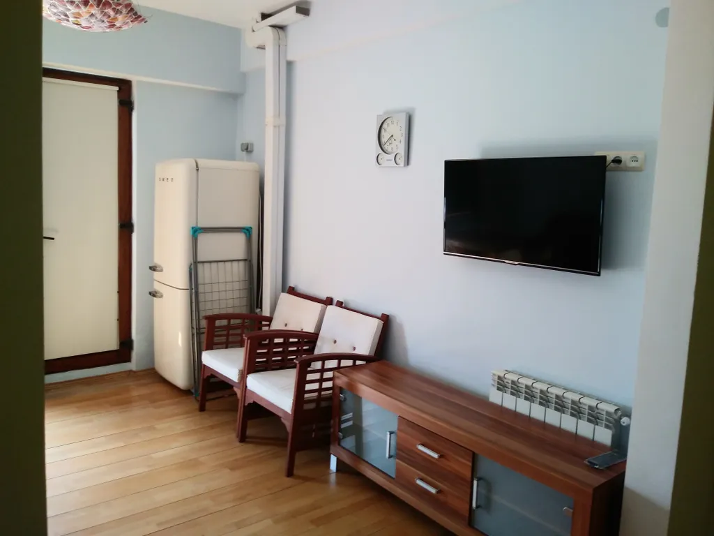 Эллинг на берегу моря