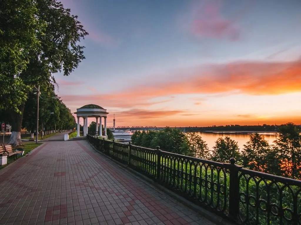 Романтичная однушка с камином на Волжской набережной