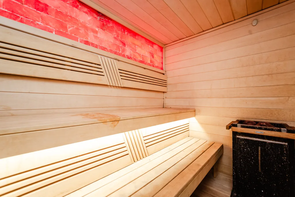 Дом с бассейном и сауной