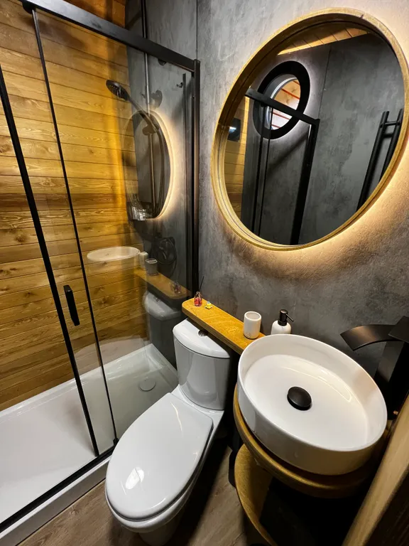 Дом Немо с уличной купелью  в лесу