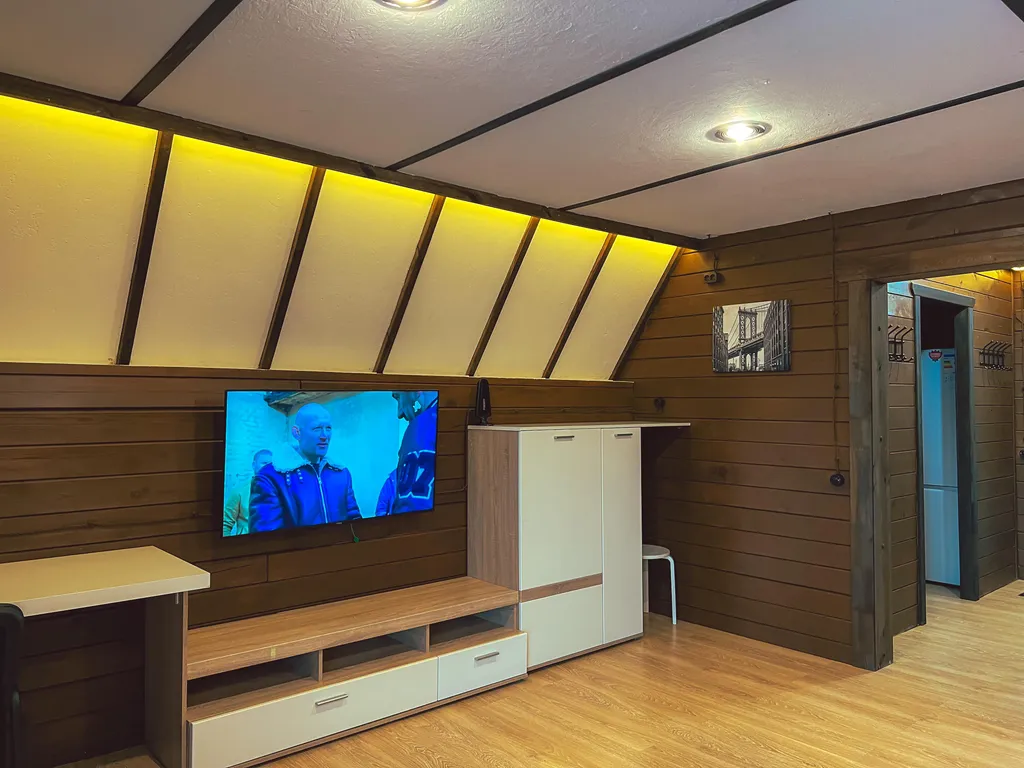 Двухэтажный дом с чаном и баней