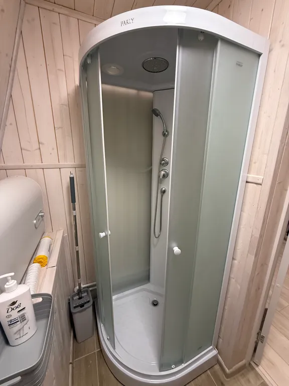 Уютный дом a-frame на окраине леса