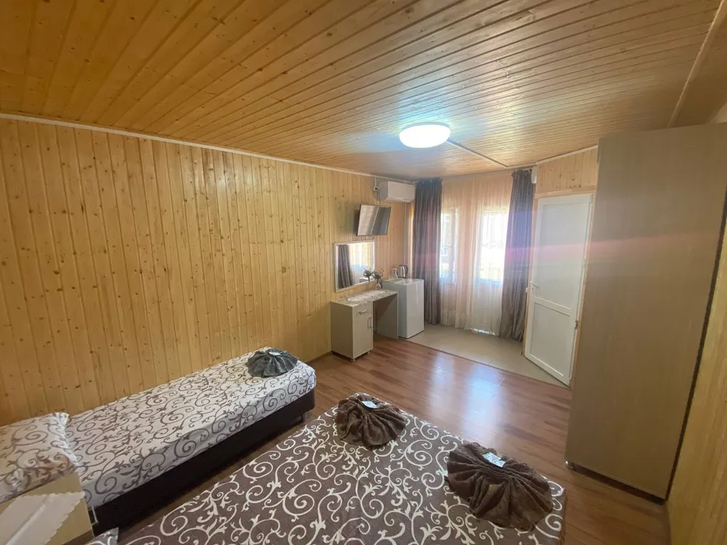 Деревянные домики у Черного моря