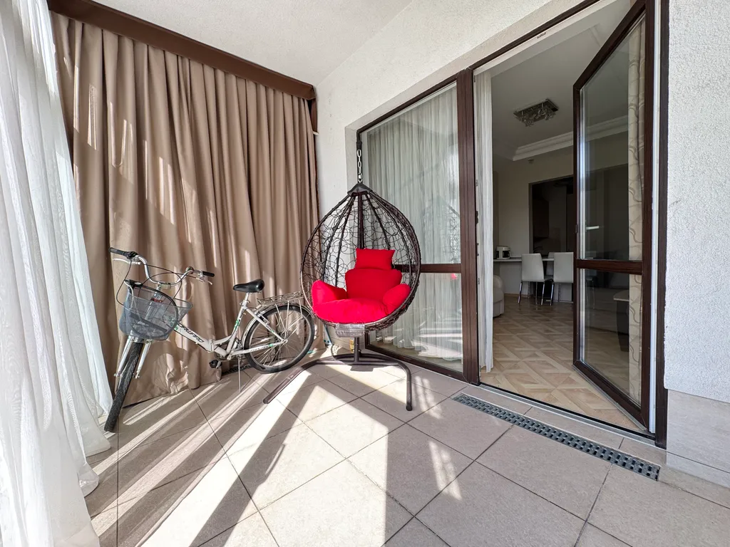 Уютная квартира в центре со своей террасой и бассейном