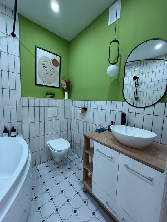 Уютная квартира с панорамными окнами и джакузи