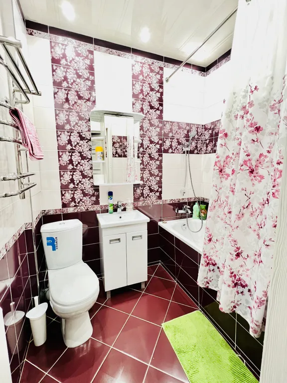 Новая евротрешка в центре города с красивым видом из окон