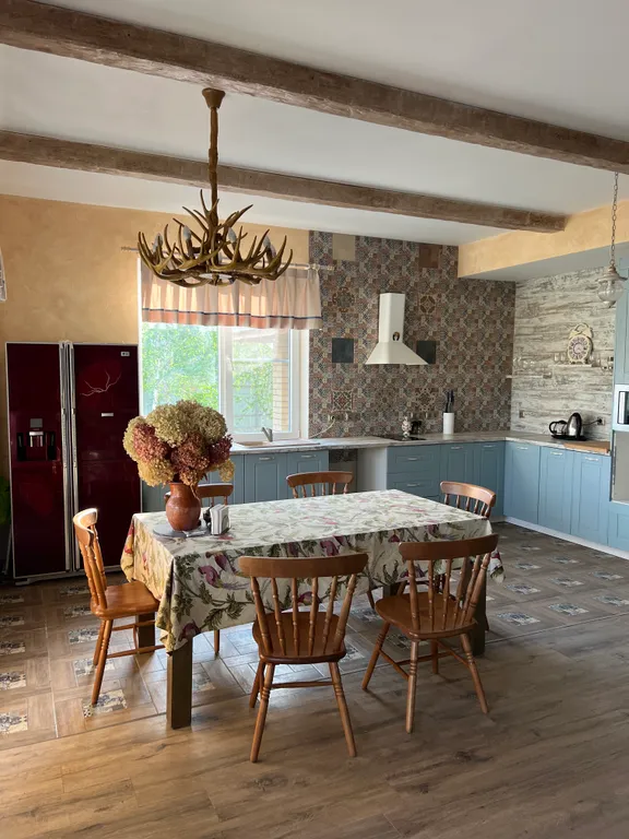 Загородный дом на берегу реки