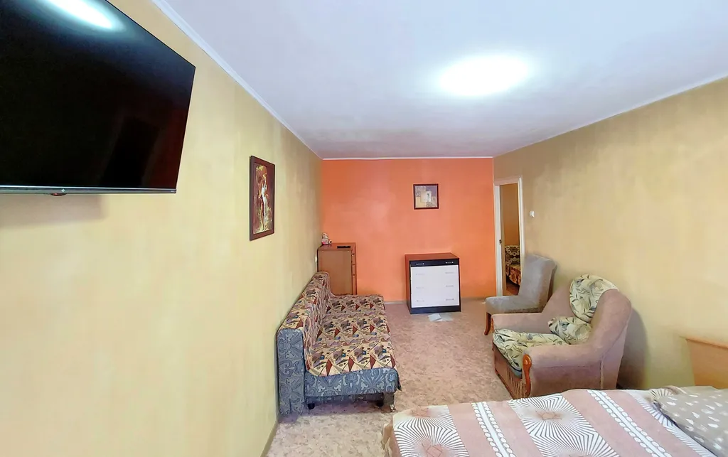 Вместительная трёшка (до 11 чел.) с изолированными комнатами в центре