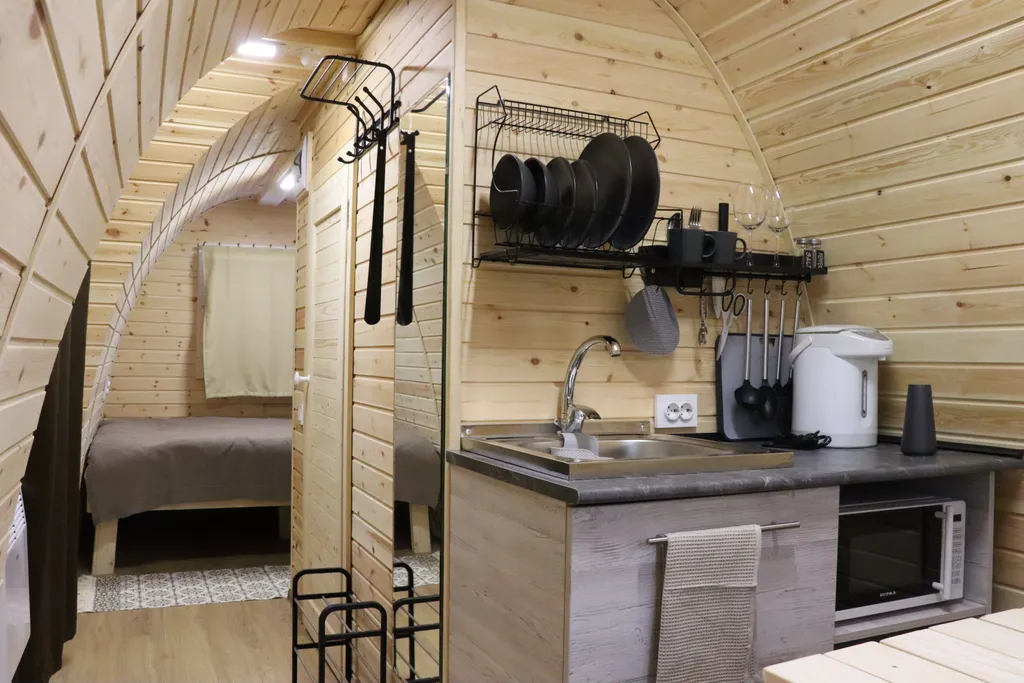 Рорбу домик рыбака на берегу реки Янисйоки