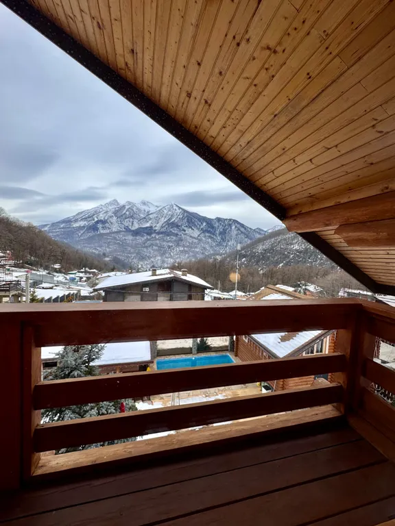 Уютный двухкомнатный номер с видом на горы