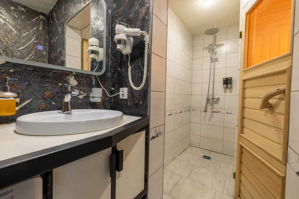 Двуxуpовнeвая cтудия с сауной Bе роsitivе