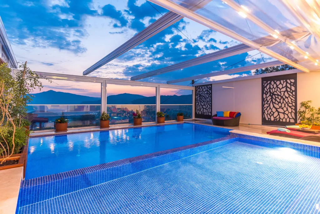 Вилла 466 с крытым бассейном с подогревом