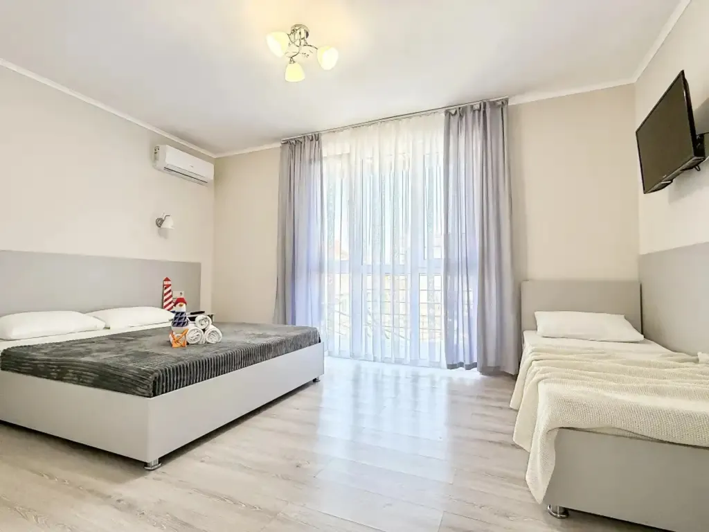 Квартира Уютная комната в гостевом коттедже — аренда посуточно в Кабардинка