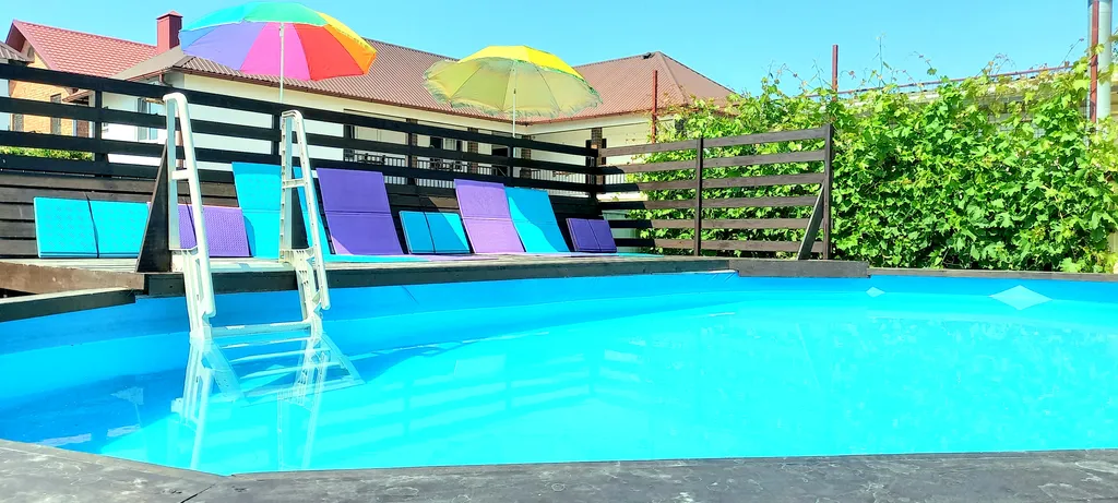 Спальня, кухня с диваном, веранда