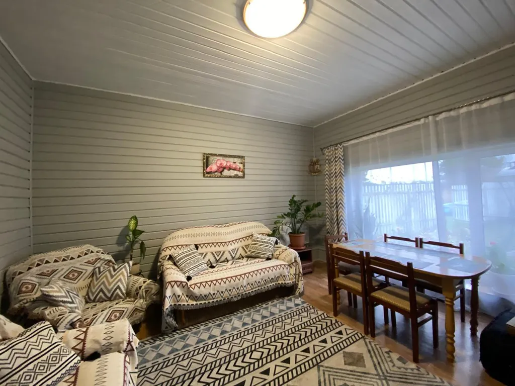 Уютный двухэтажный дом на берегу озера Селигер