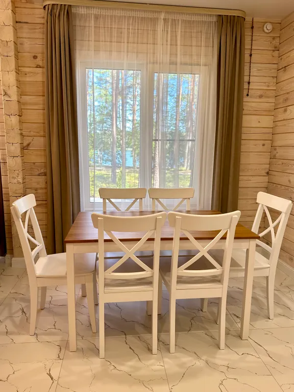 Уютный дом в сосновом лесу