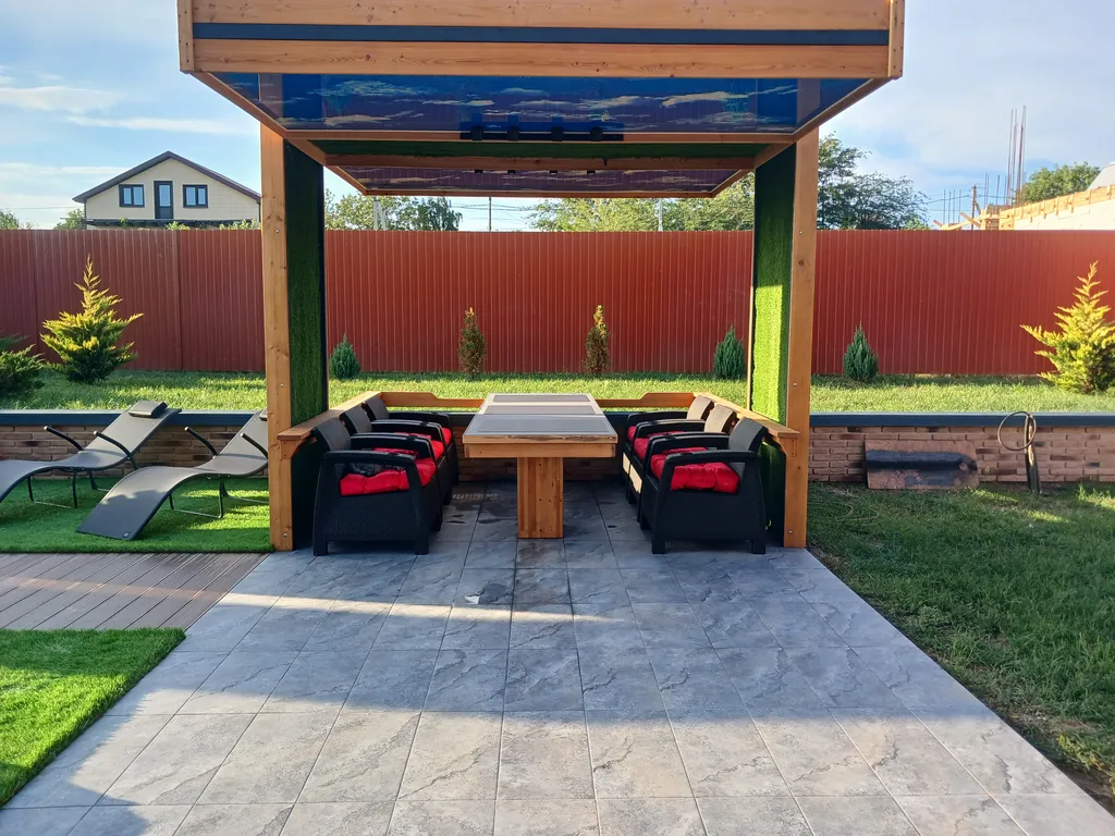 Дом с бассейном