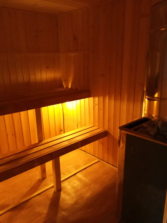 Уютный домик с огромным участком на природе у озера